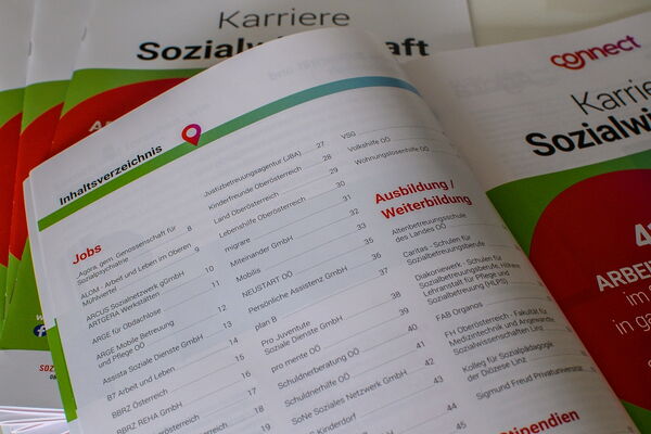 Bild vom aufgeschlagenen Katalog