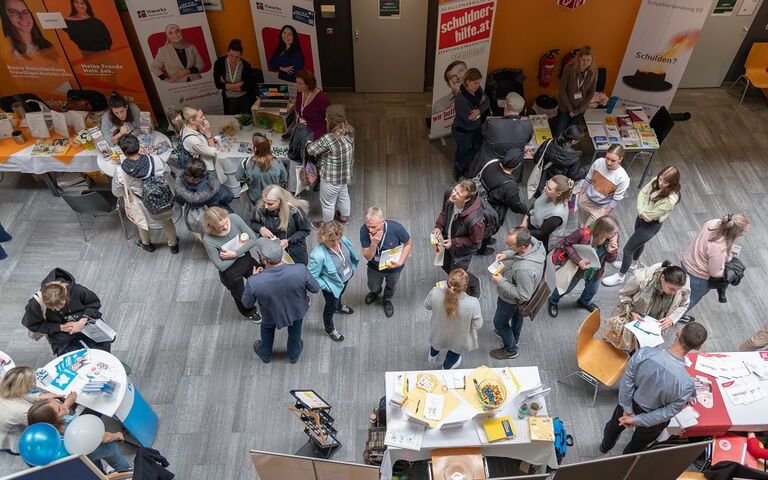 Menschen unterhalten sich