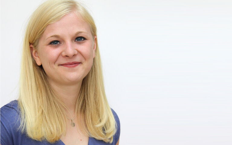 Auf dem Bild sieht man Julia Stingeder