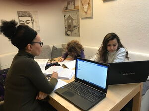 Auf dem Bild sieht man Alexandra Marek