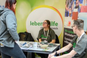 Bild von Gespräch am Messestand