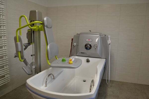 Bild von einer Pflegebadewanne