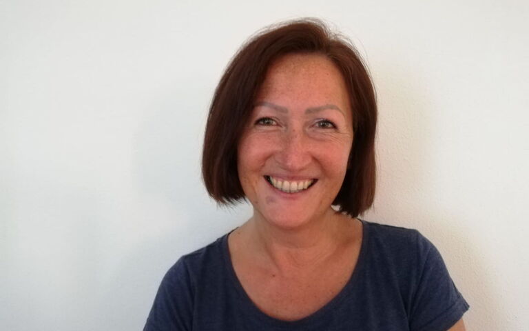 Auf dem Bild sieht man Irene Moser